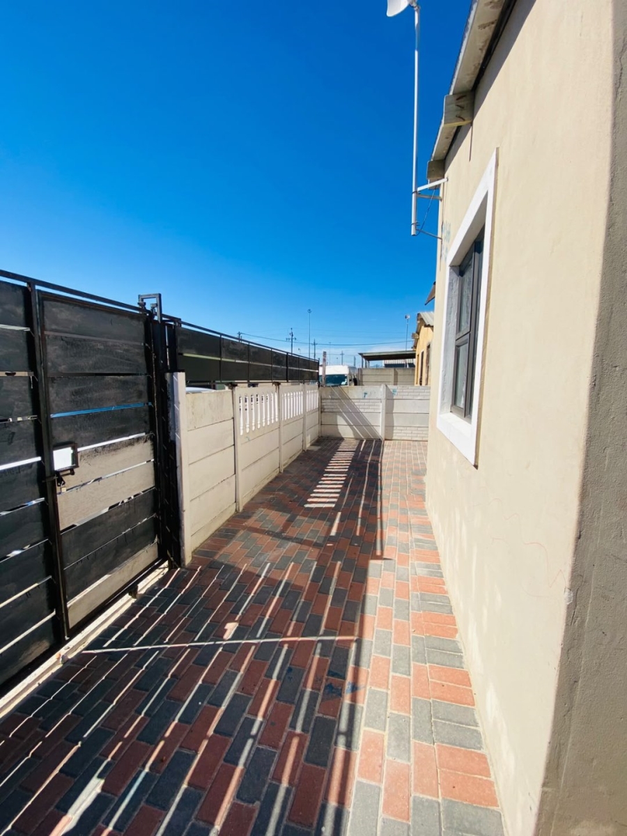 3 Bedroom Property for Sale in Kuyasa Western Cape